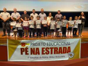 Polícia Rodoviária realiza formatura do Programa Educacional Pé na Estrada em Pirassununga