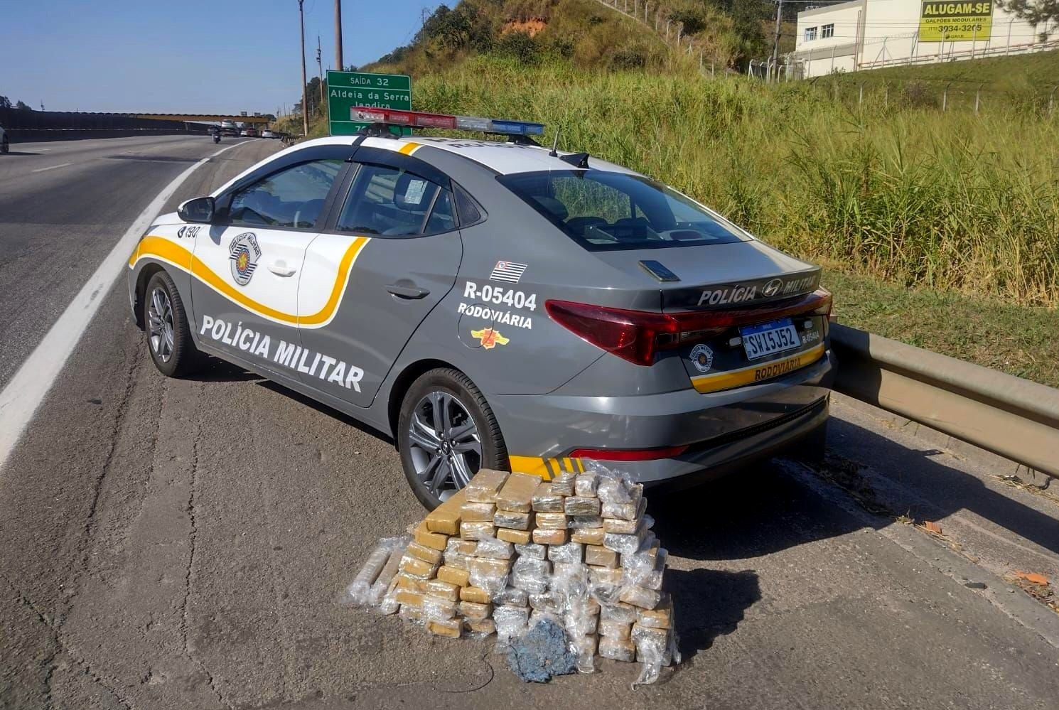 Polícia flagra trio paraguaio com 90 kg de maconha no carro na Rodovia Castelo Branco