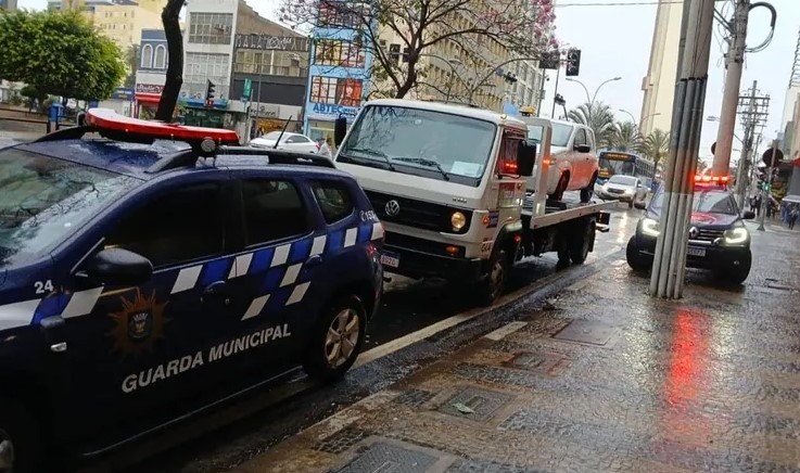Carro com R$ 1 milhão em multas é apreendido em Campinas