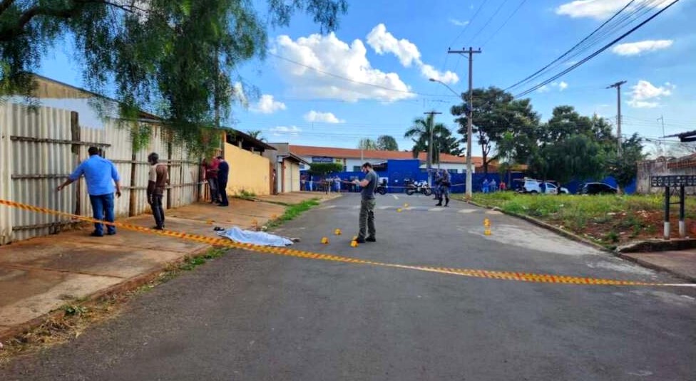Homem é executado com tiros na cabeça em Leme