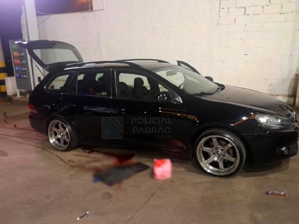 Macaco cede e carro cai sobre a cabeça de homem em Santa Bárbara