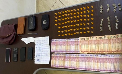 PM prende mulher com 122 porções de drogas em Piracicaba