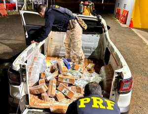PRF encontra 82 quilos de drogas na lataria de caminhonete em Rio Preto