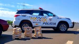 Polícia Rodoviária encontra 50 kg de maconha no para-choque de carro em Palmital