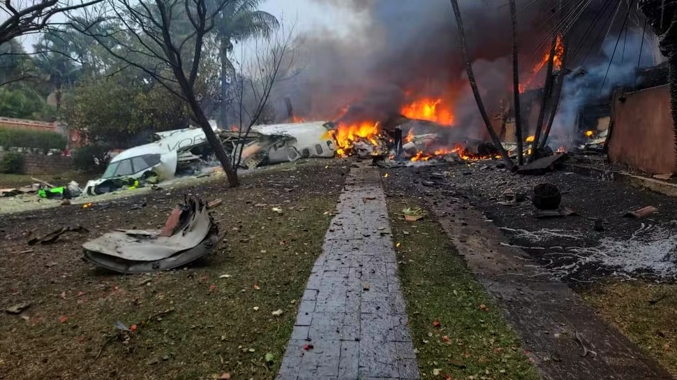 Avião com destino à Guarulhos cai em Vinhedo