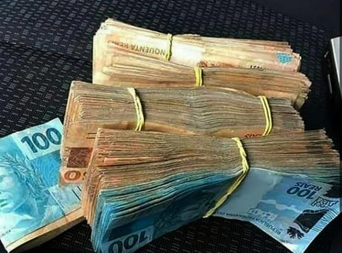Bandido armado estoura vidro de carro e rouba pagamento de funcionários em Corumbataí