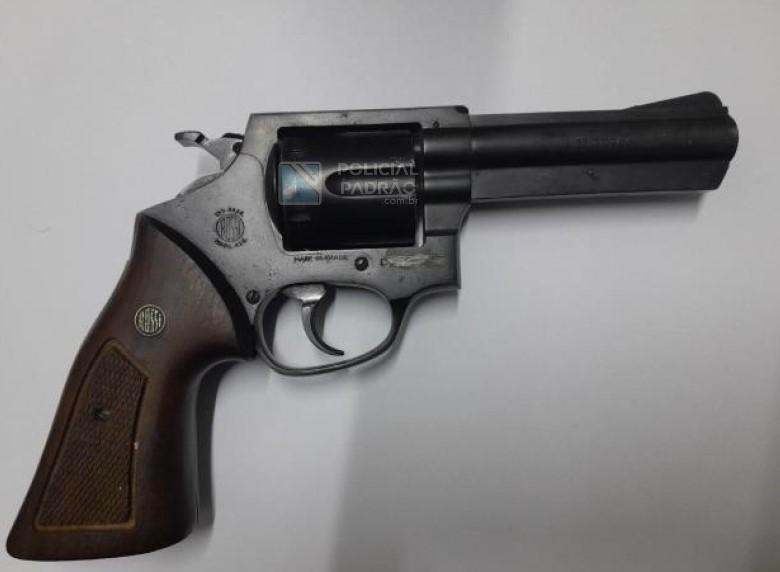 Cabeleireiro é detido com revólver após tentar fugir da PM em Sumaré