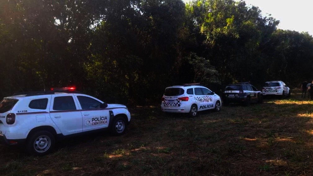Corpo de mulher em decomposição é encontrado em área de mata de Pirassununga