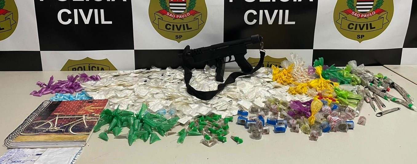 Dise encontra drogas e submetralhadora escondidas em caixa d’água em Francisco Morato