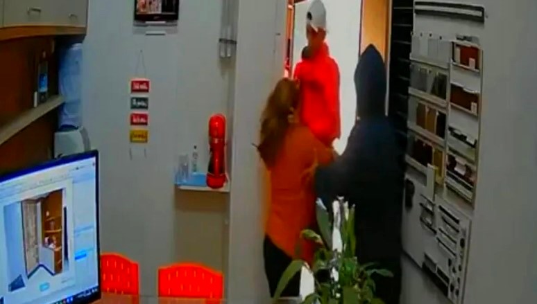 Dupla de assaltantes é presa após roubar loja e três veículos em Jaguariúna