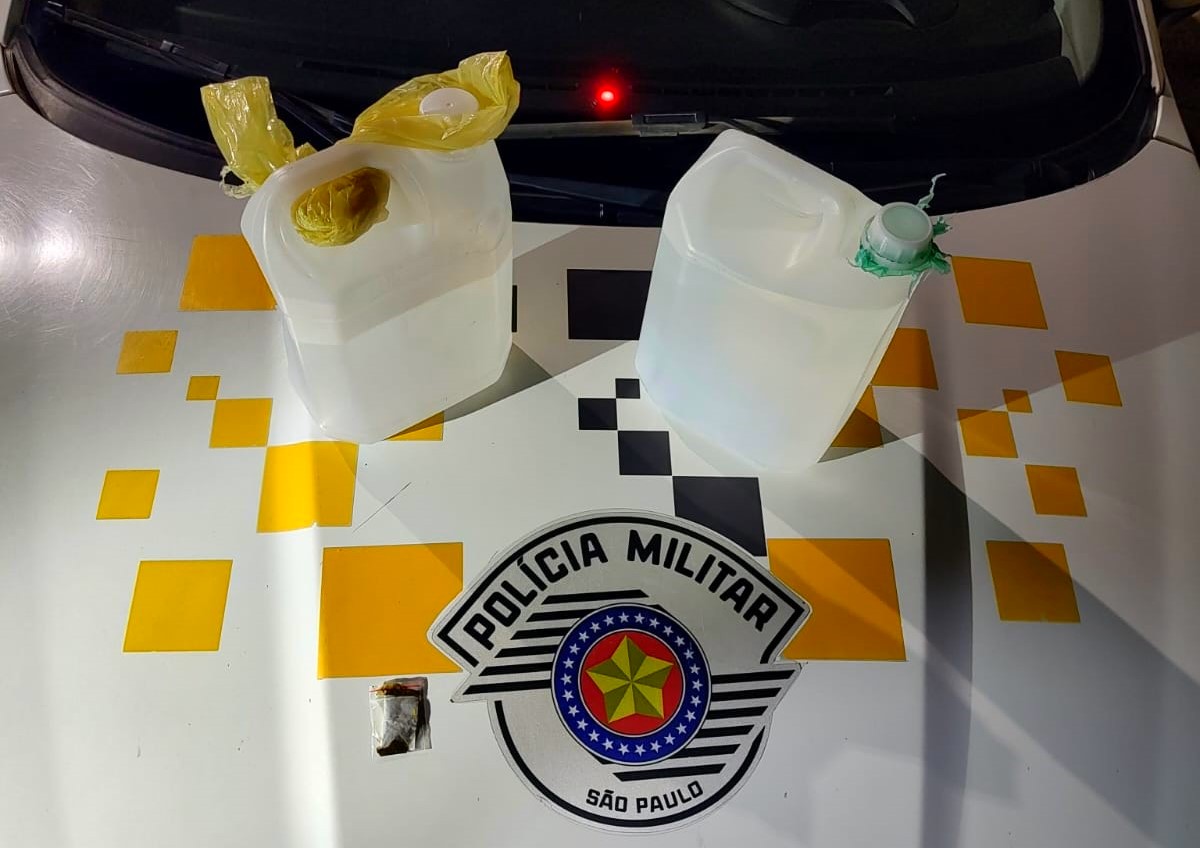 Dupla é detida com 9 litros de lança-perfume no porta-malas de carro em Cordeirópolis
