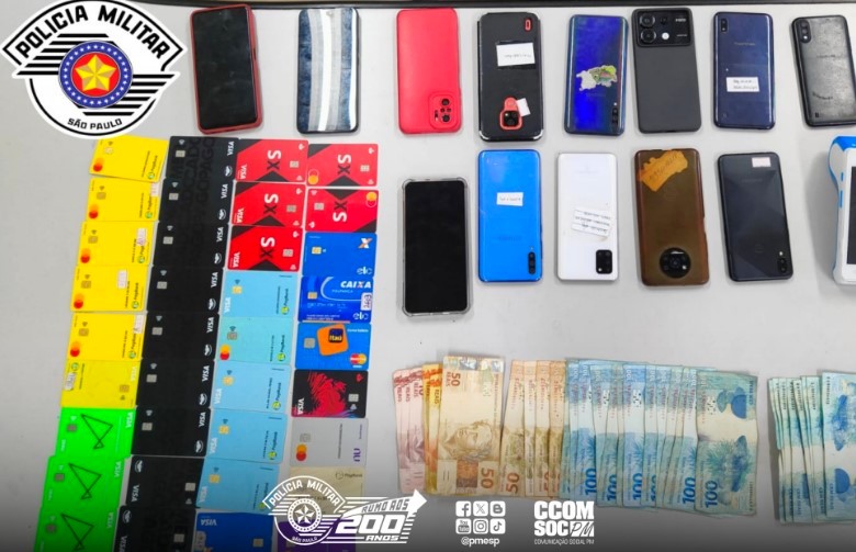 Estelionatários são presos com mais de 30 cartões bancários, celulares e dinheiro em Araras