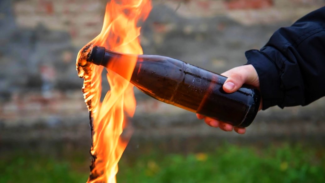 Homem é preso após jogar um coquetel molotov na casa de ex-mulher em Sumaré