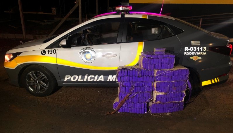 Mulher é presa com mais de 200 tijolos de maconha em rodovia de Itápolis