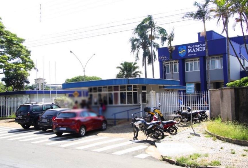 Mulher tem rosto cortado com a filha no colo em Araras