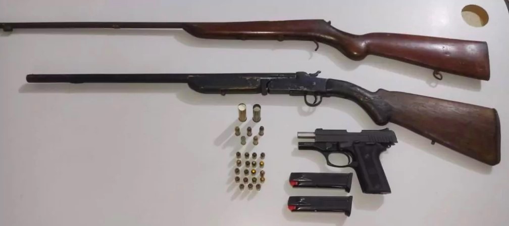 PM apreende armas e munições em Leme