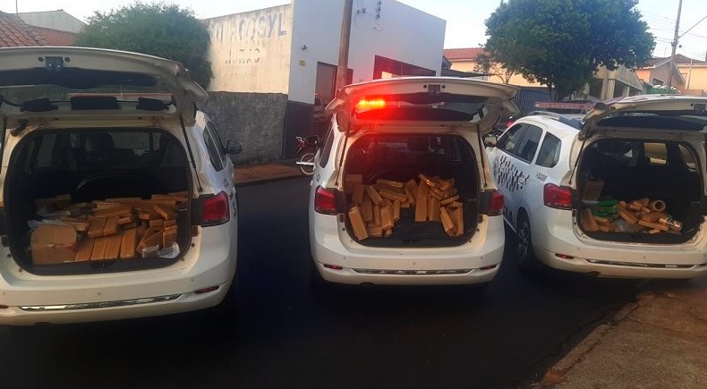 PM prende três e apreende quase 400 kg de maconha em chácara de Tejupá