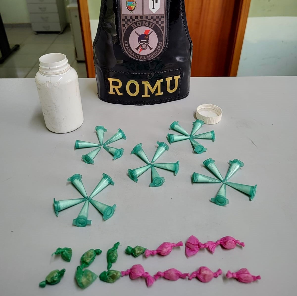 GCM flagra suspeito com drogas em Santo Antônio de Posse