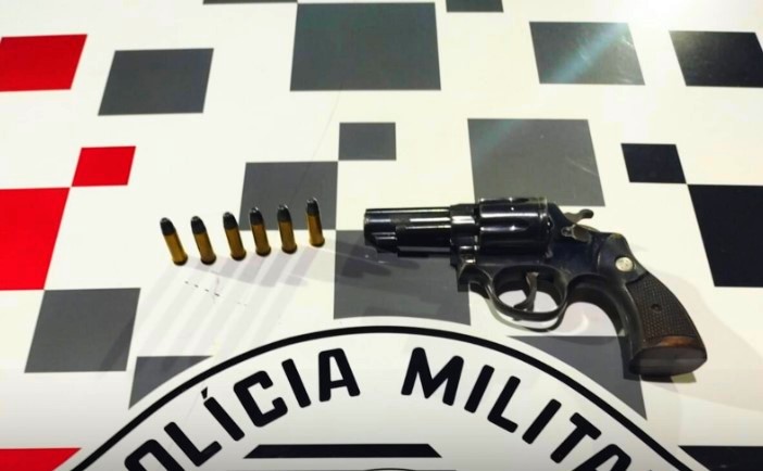 Homem é preso por porte ilegal de arma em Pindamonhangaba