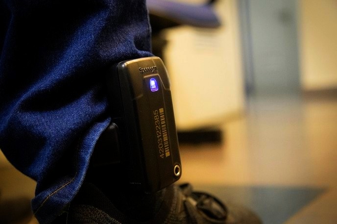 Monitoramento de infratores com tornozeleira completa um ano em São Paulo 1