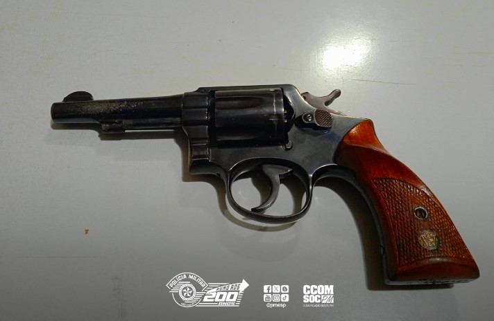 Motorista é preso ao ser flagrado transportando revólver no carro em José Bonifácio