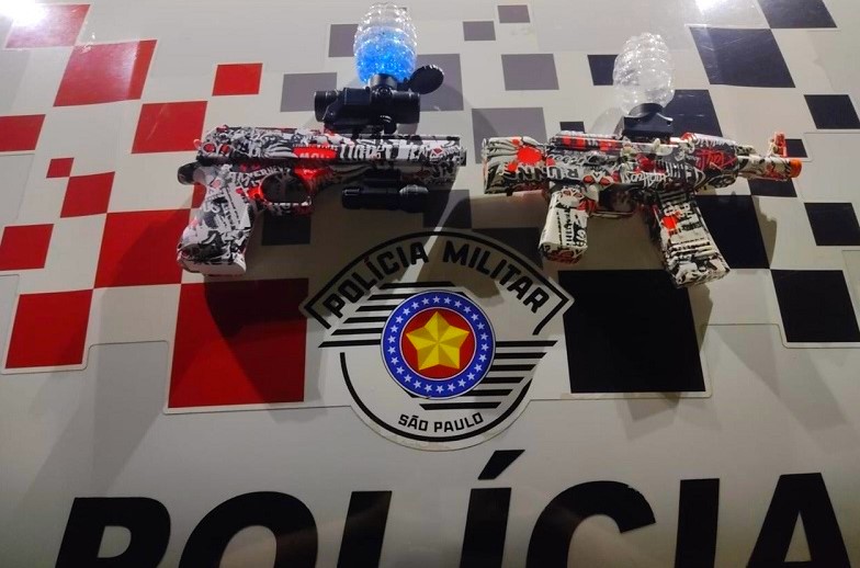PM de SP alerta para prática de uso de armas falsas divulgada em redes sociais