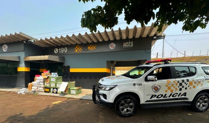 Polícia apreende caixas com celulares e roupas sem documentação fiscal em Adamantina