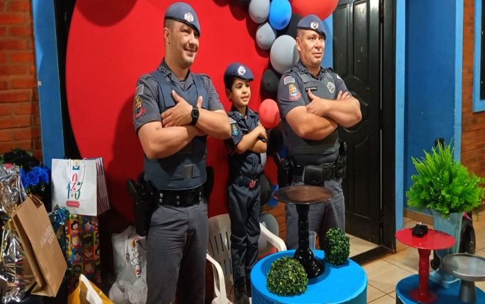 Policiais de SP surpreendem criança fã da PM em festa de aniversário em Sud Mennucci