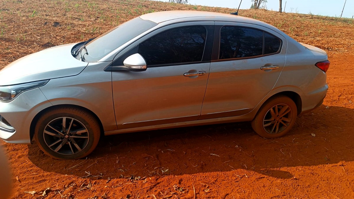 Após perseguição, PM recupera carro roubado em Araras