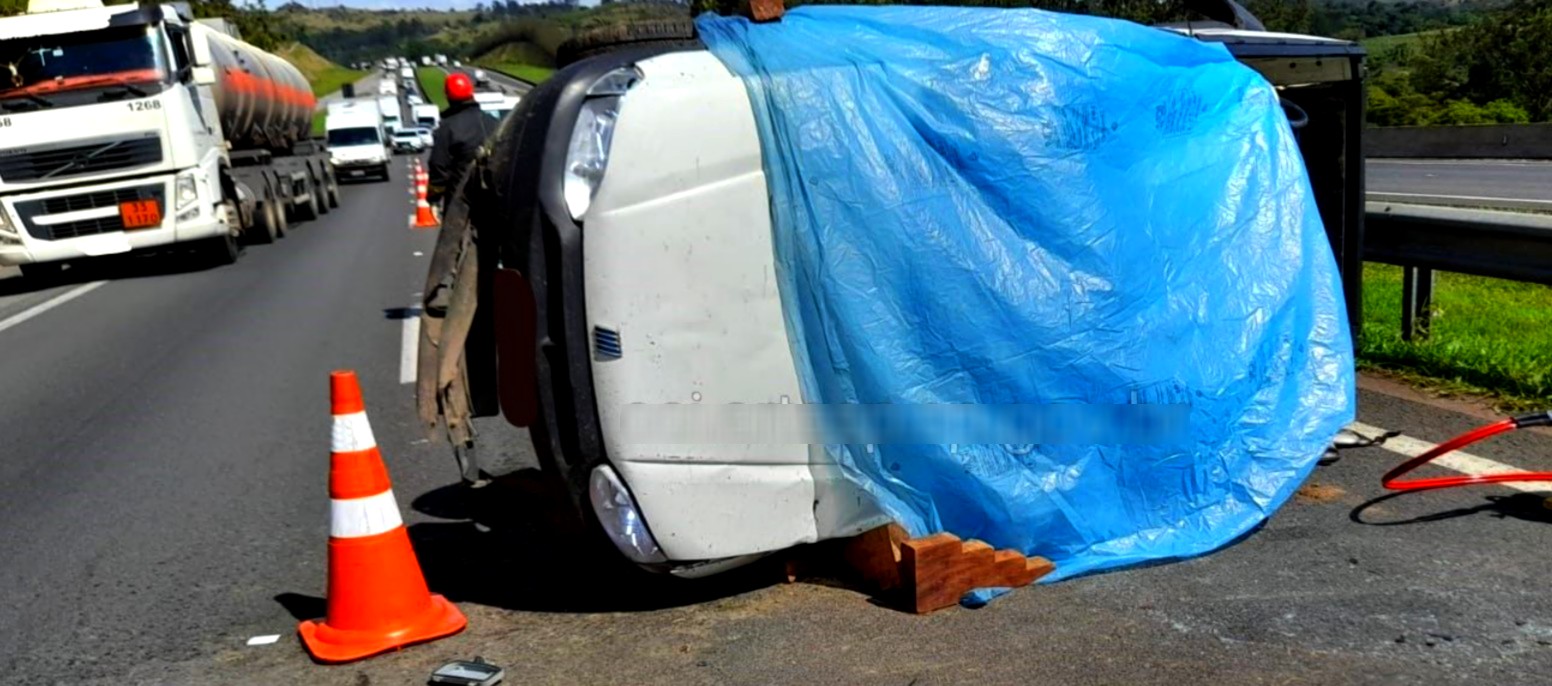 Carro capota e motorista morre preso às ferragens em Valinhos 1