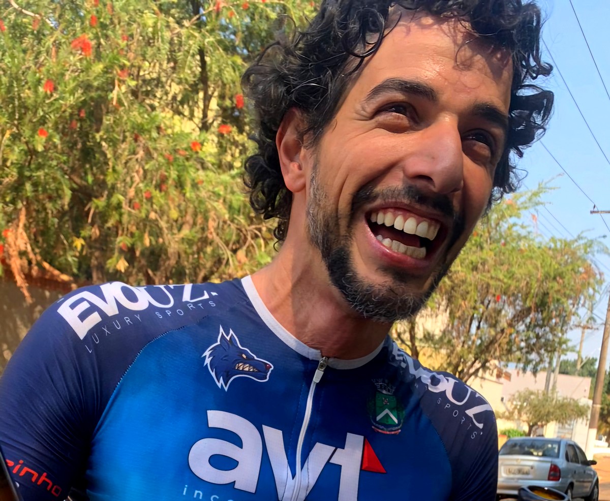 Ciclista esportivo morre atropelado por carro na Rodovia dos Bandeirantes em S. Bárbara