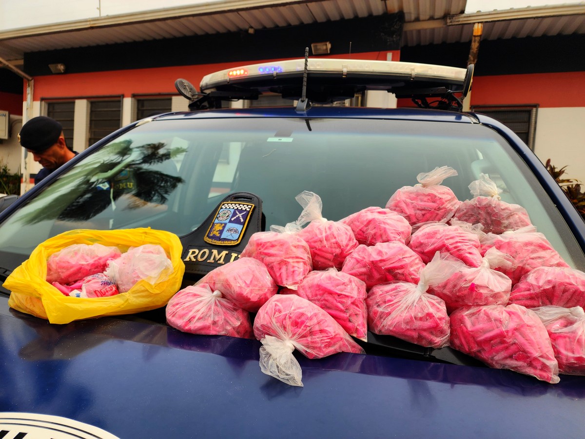 GCM de Limeira apreende 2.668 pinos de cocaína perto de pedreira no Residencial Belinha Ometto