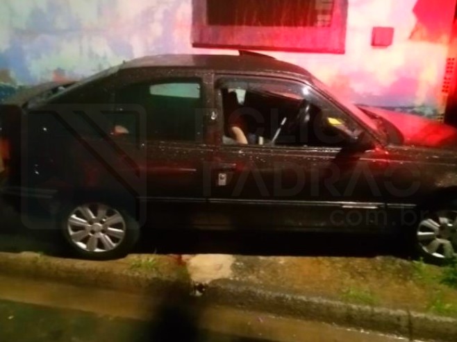Homem de 59 anos morre baleado dentro de carro em Sumaré
