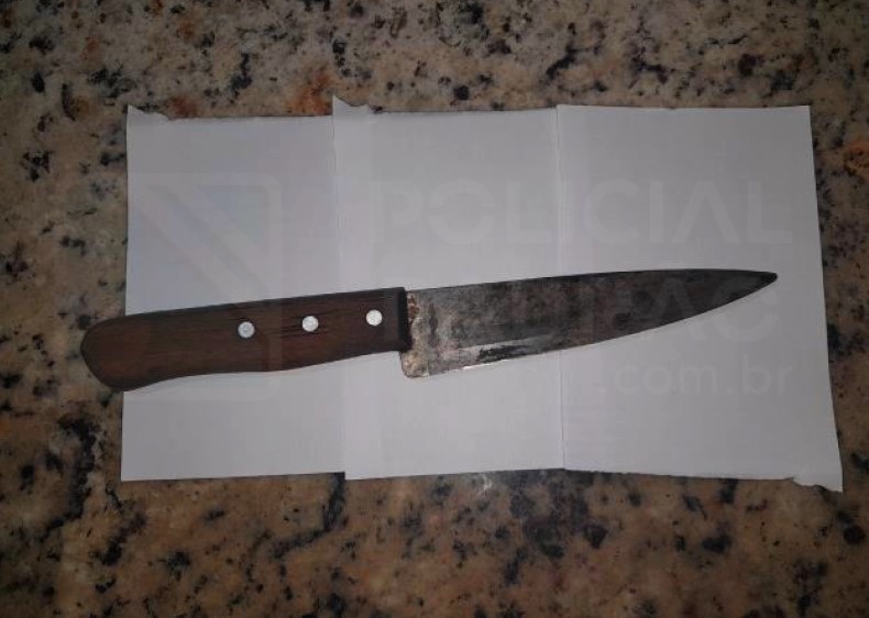 Idoso fica com vísceras expostas após ser esfaqueado pela companheira em Leme