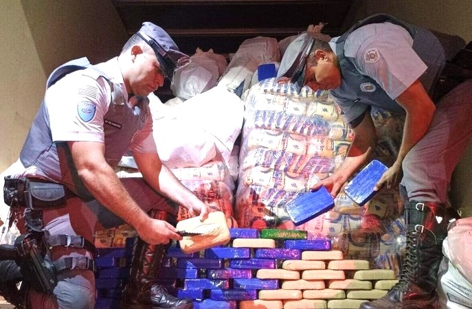 Juíza solta motorista flagrado transportando R$ 50 milhões em cocaína em Ipaussu