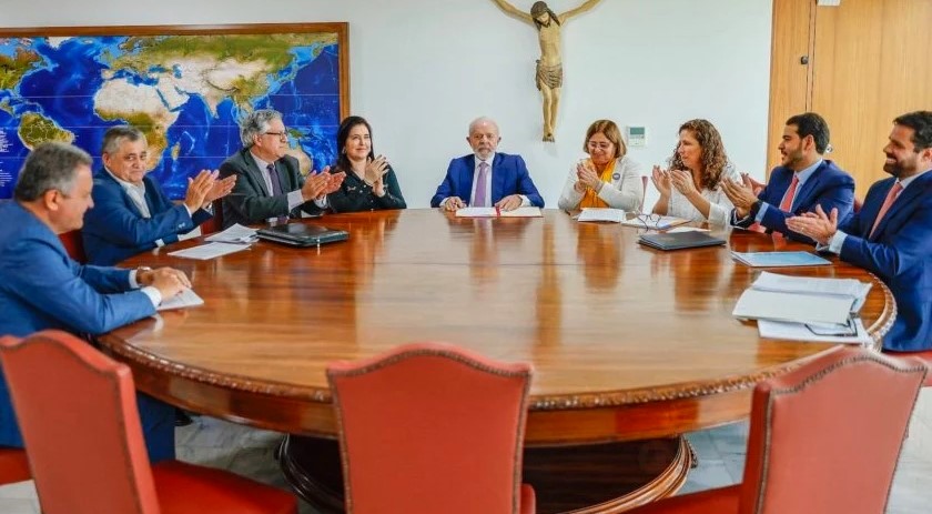Lula sanciona lei que aumenta pena de feminicídio para até 40 anos