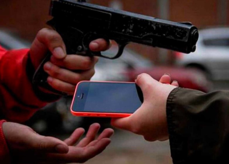 Mulher é assaltada em frente ao local de trabalho em Limeira