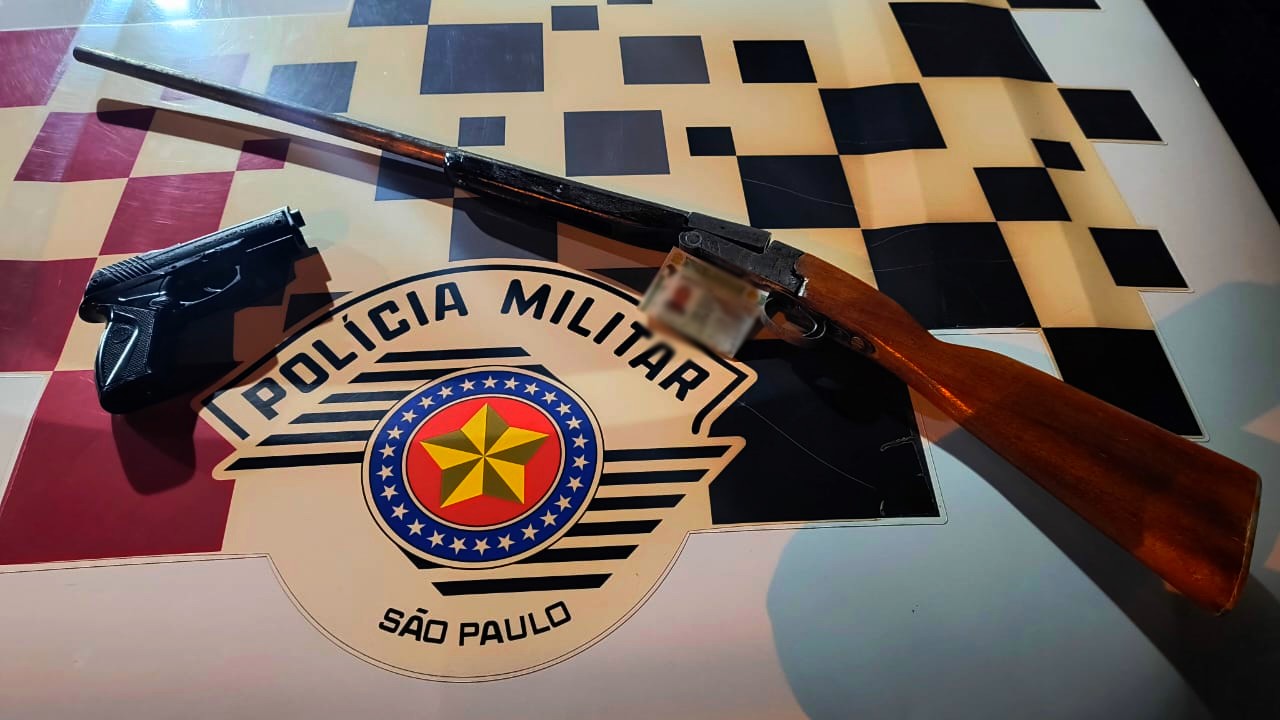 PM apreende espingarda e réplica de arma no Cidade Nova