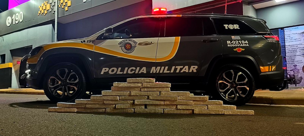Passageira é presa ao esconder 30 kg de maconha em bolsa de viagem em Bauru