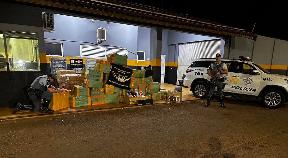 Polícia apreende mercadorias sem nota fiscal dentro de ônibus em Jaú