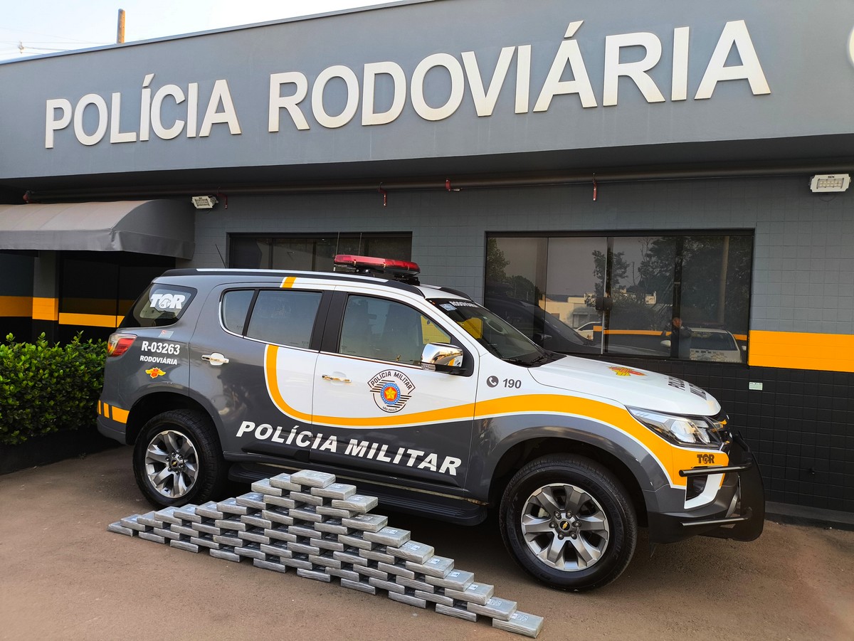 TOR apreende tijolos de cocaína durante abordagem a carro na Rodovia Washington Luís