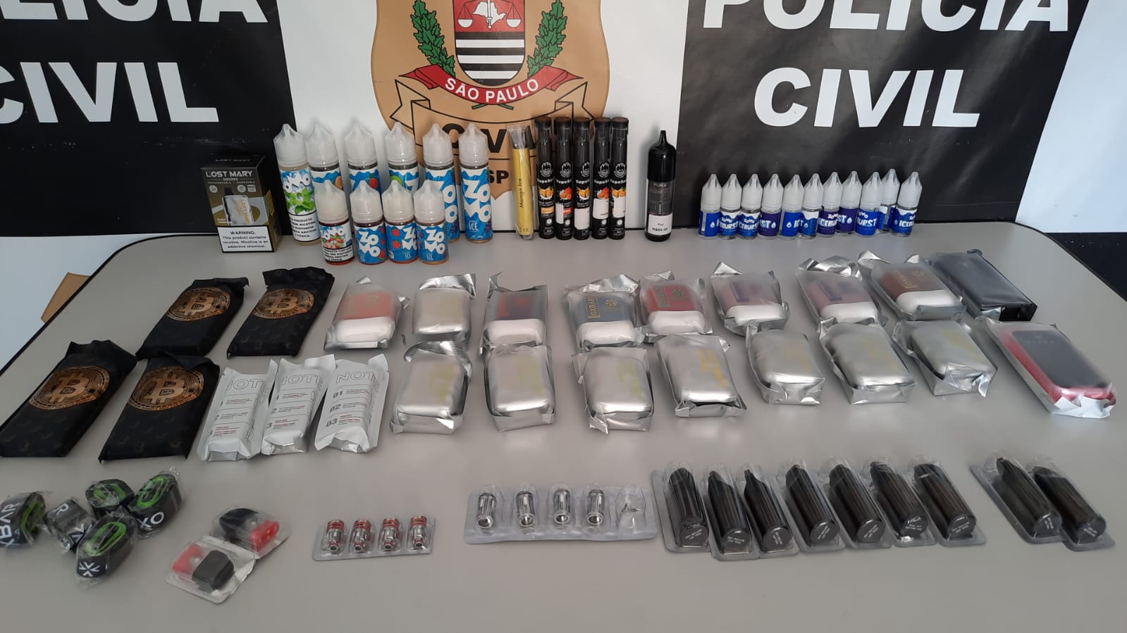 Polícia Civil de Amparo prende empresários por venda ilegal de cigarros eletrônicos