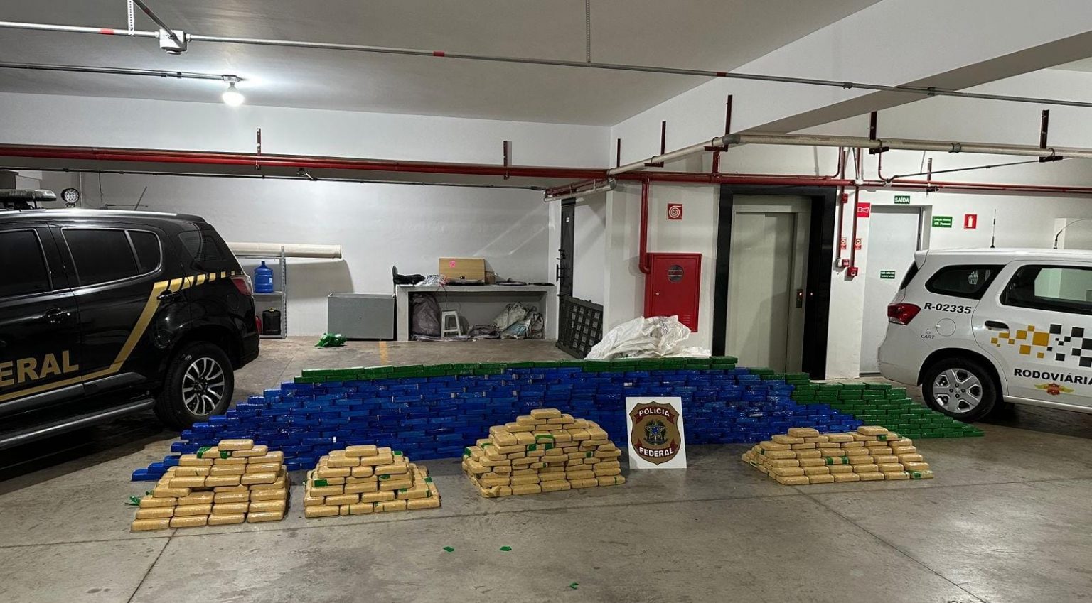 Polícia de SP apreende carga de mais de 800 kg de cocaína avaliada em R$ 50 milhões