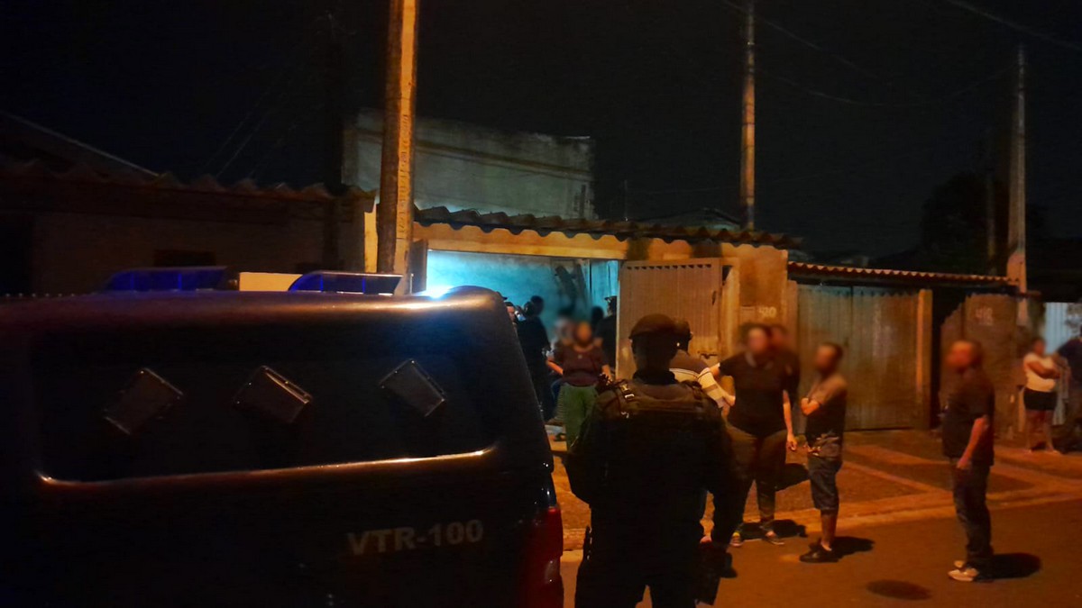 Homem é encontrado morto com corte no pescoço em Santa Bárbara