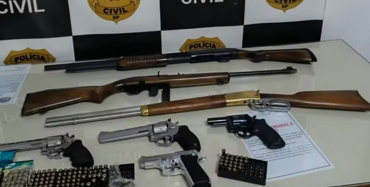 Idoso de 71 anos é preso com armas de uso restrito do Exército Brasileiro em Sumaré