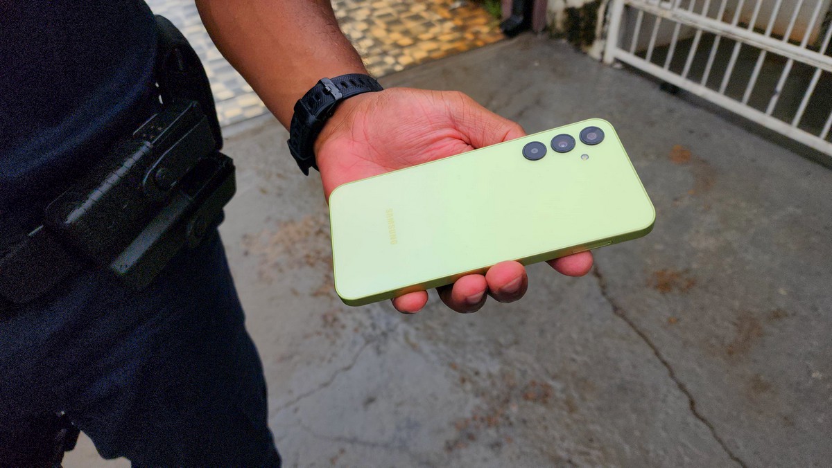 Jovem tem celular roubado enquanto mandava mensagem em avenida de Limeira