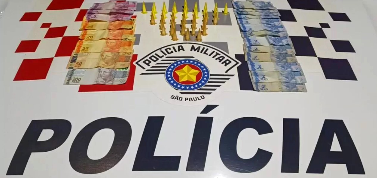 PM prende traficante com pacote de drogas em Leme