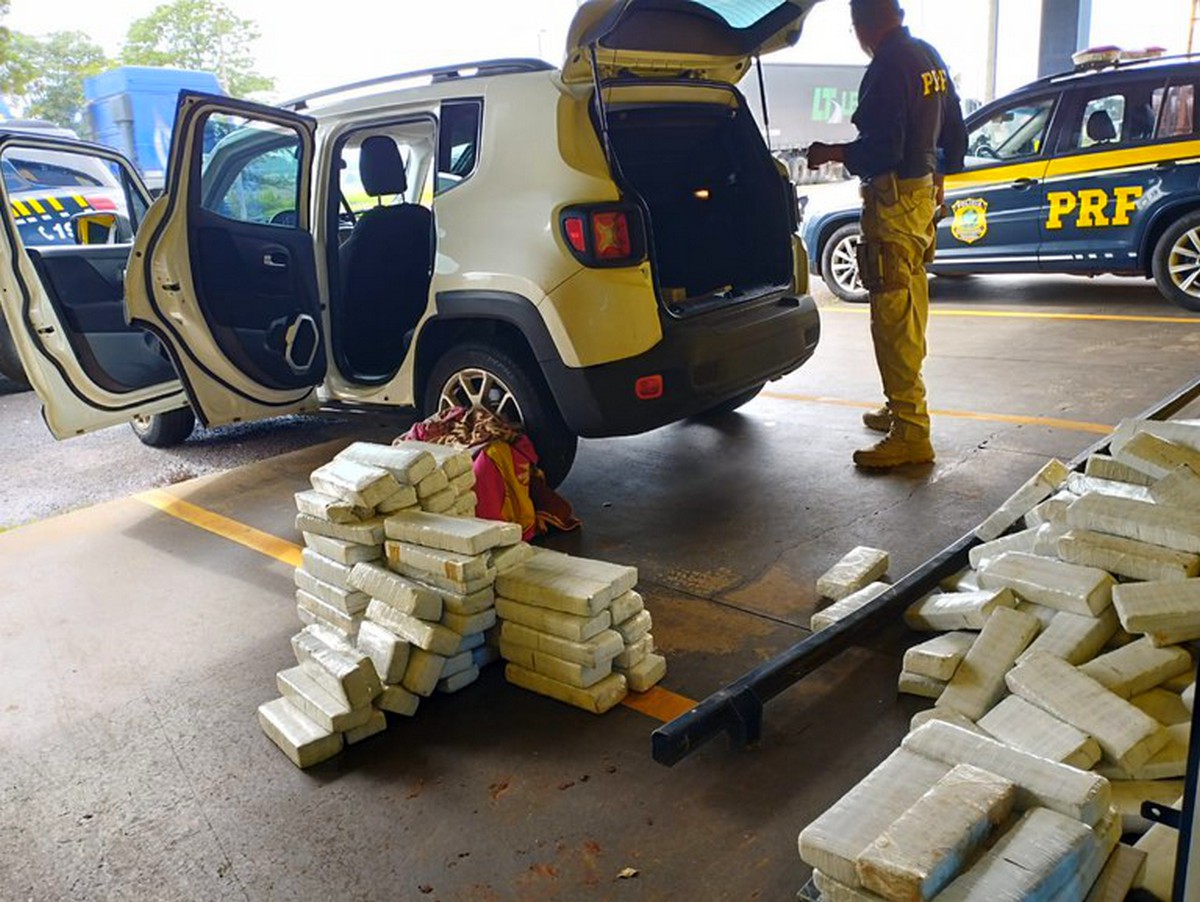 PRF apreende 283 kg de maconha em Chavantes, divisa entre SP e PR