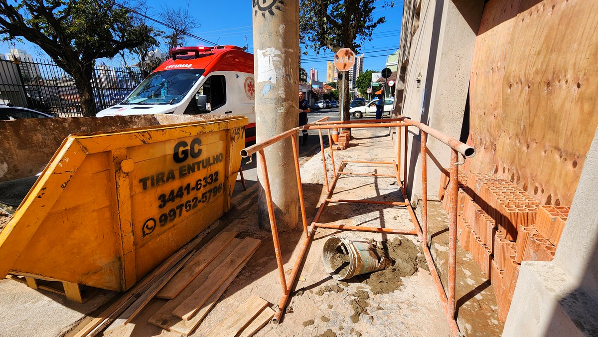 Pedreiro cai de andaime enquanto trabalhava em Limeira