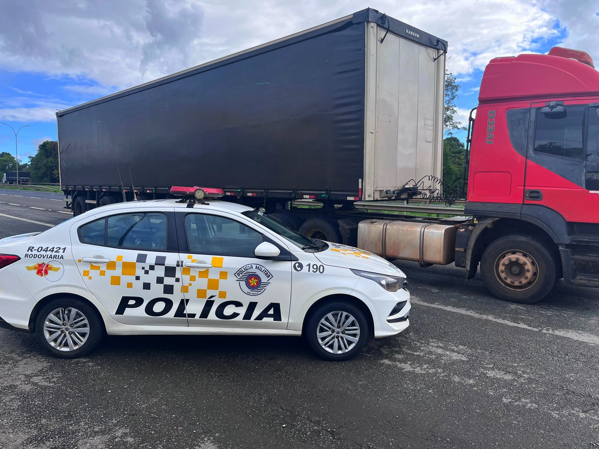 Procurado por tráfico é preso dirigindo caminhão roubado em Pirassununga